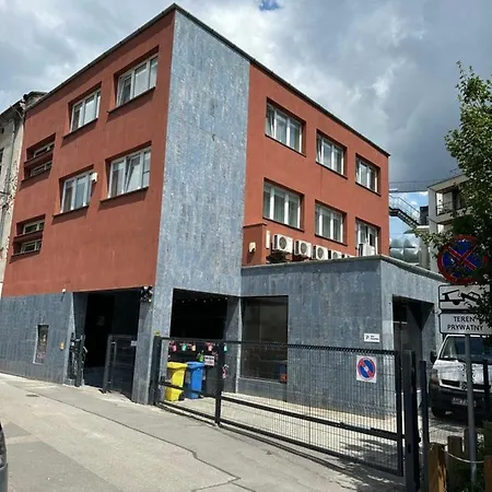 Hostel Demi *