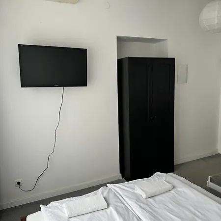 Demi Hostel